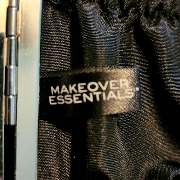 Makeover Essentials Small Multi-purpose Clasp bag - Picture 4 of 4